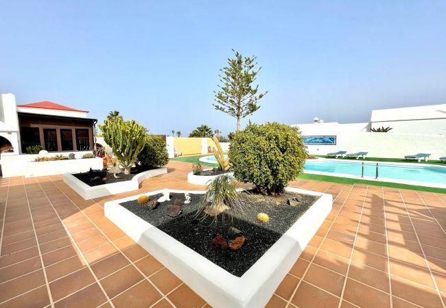 Ferienwohnung in Charco del Palo - Bungalow for nudists, with FreeWifi and great view of the Pool