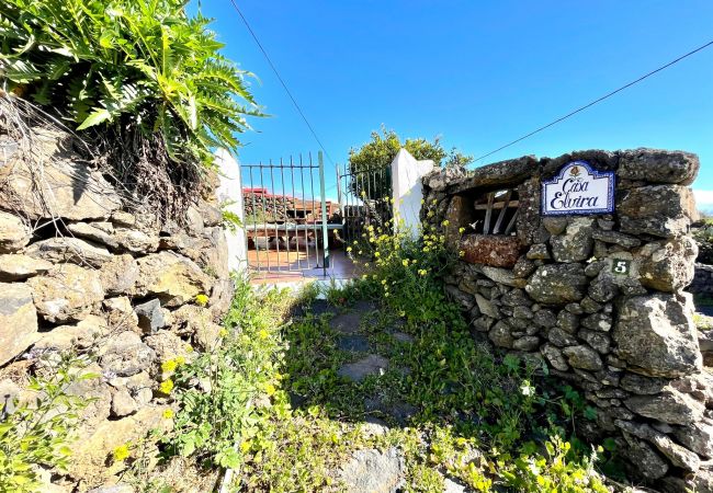 Landhaus in Isora - Cara rural con chimenea, vistas al mar, El Teide y a la Gomera 