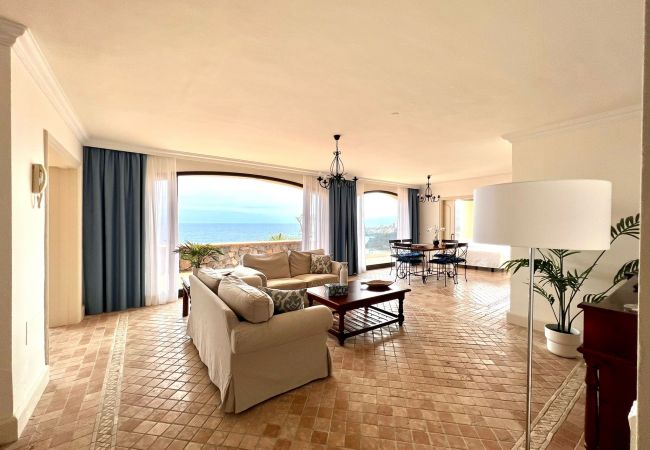 Ferienwohnung in Los Realejos - Tres dormitorios en primera linea Oceano Atlantico, cerca playa