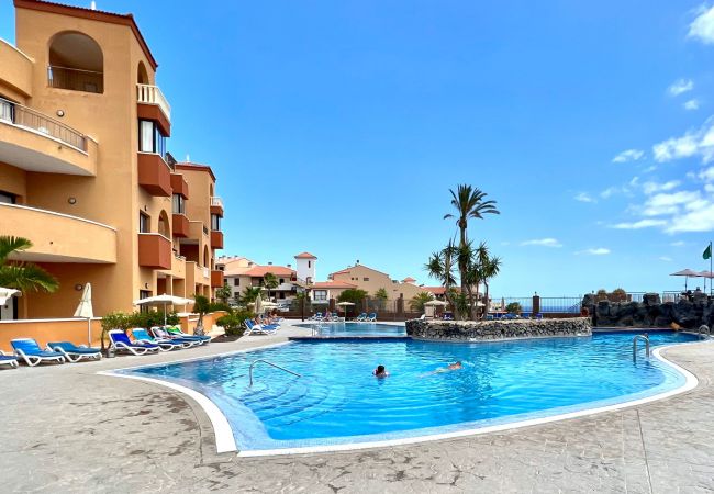 Ferienwohnung in San Miguel de Abona - Junior Suite, pool,WiFi,AC,well connected