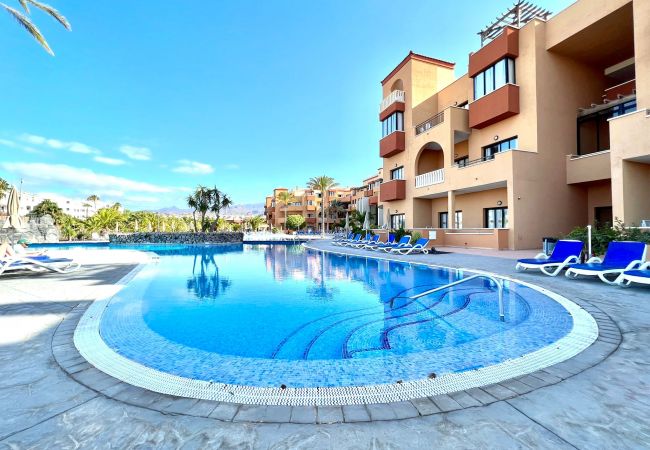 Ferienwohnung in San Miguel de Abona - Junior Suite Pool/Sea view, Wifi, heated pool