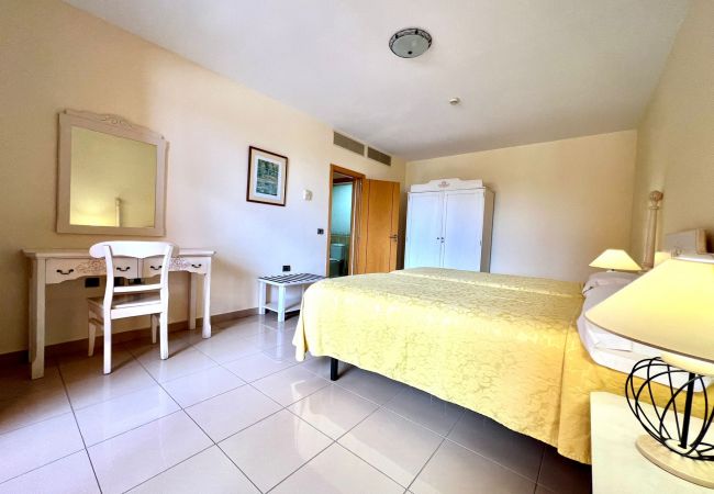 Ferienwohnung in San Miguel de Abona - Family Apartment, by sea, Wifi, heated pool